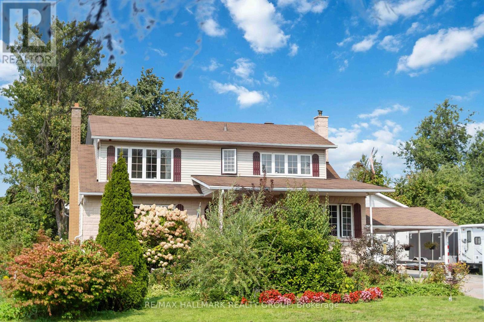 431 Blake Boulevard, Ottawa, Ontario  K1K 1A9 - Photo 2 - X12561512