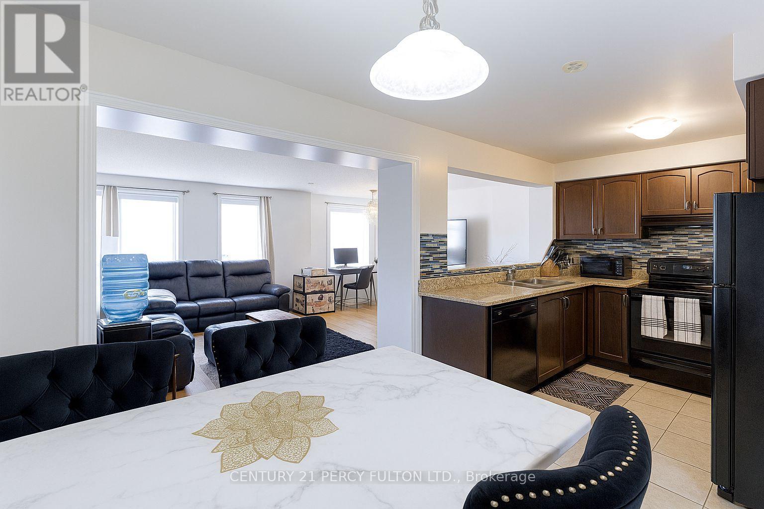 39 Vanhorne Close, Brampton, Ontario L7A 0X8 - Photo 20 - W12560456