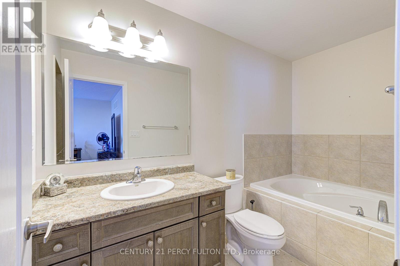 39 Vanhorne Close, Brampton, Ontario L7A 0X8 - Photo 34 - W12560456