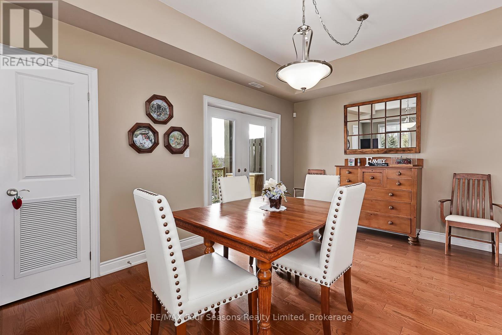 305 - 27 Beaver Street N, Blue Mountains, Ontario  N0H 2P0 - Photo 11 - X12561562