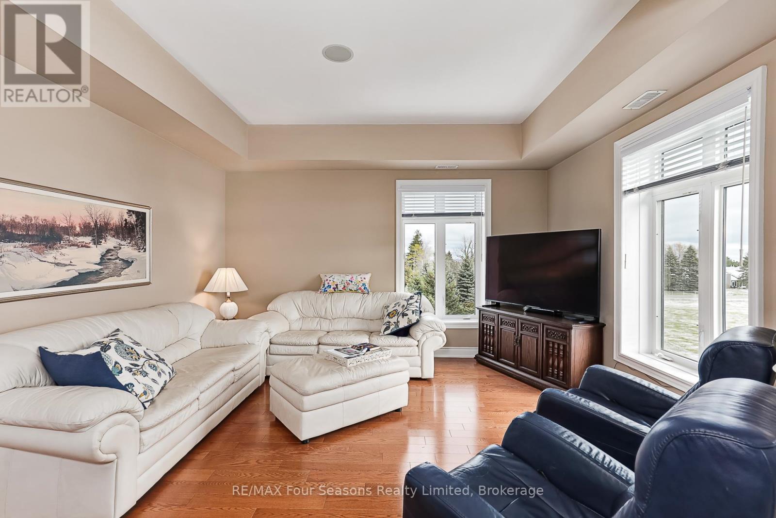 305 - 27 Beaver Street N, Blue Mountains, Ontario  N0H 2P0 - Photo 12 - X12561562