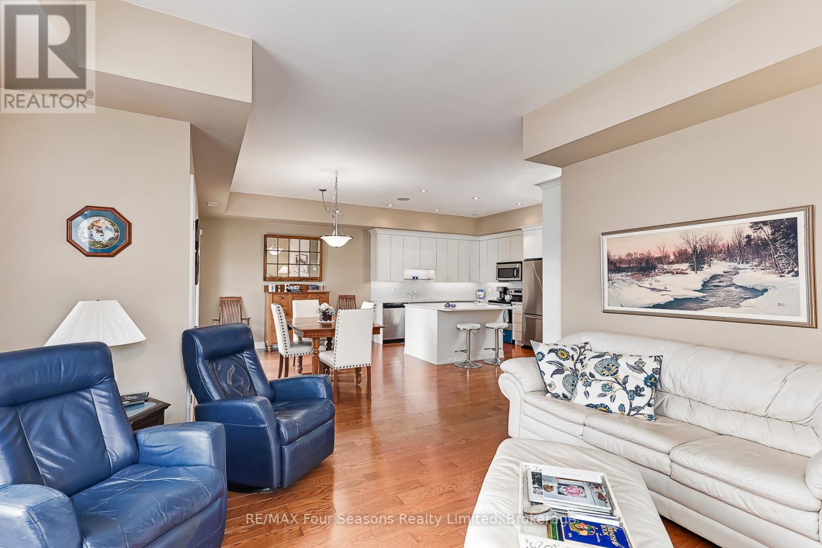 305 - 27 Beaver Street N, Blue Mountains, Ontario  N0H 2P0 - Photo 13 - X12561562