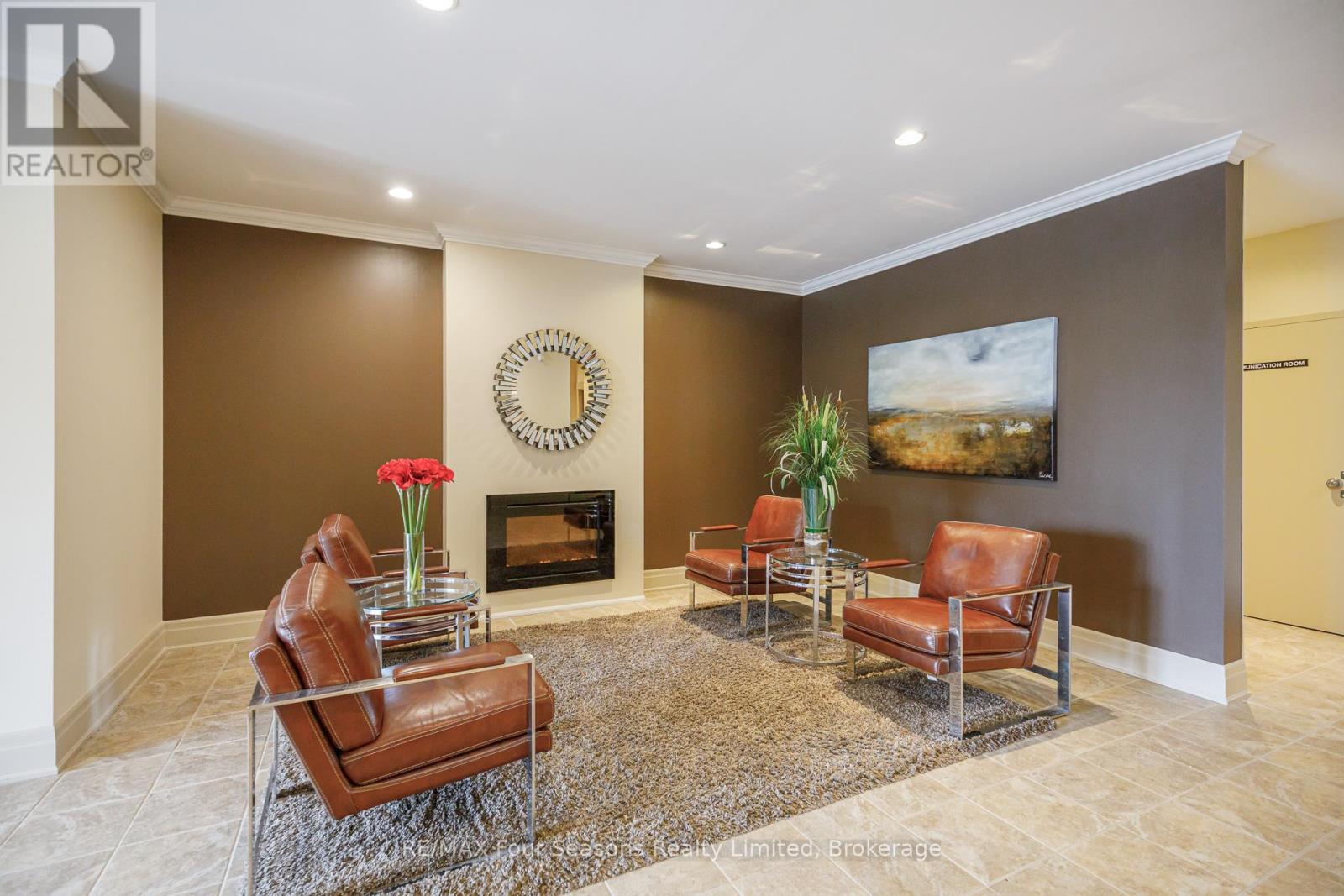 305 - 27 Beaver Street N, Blue Mountains, Ontario  N0H 2P0 - Photo 3 - X12561562