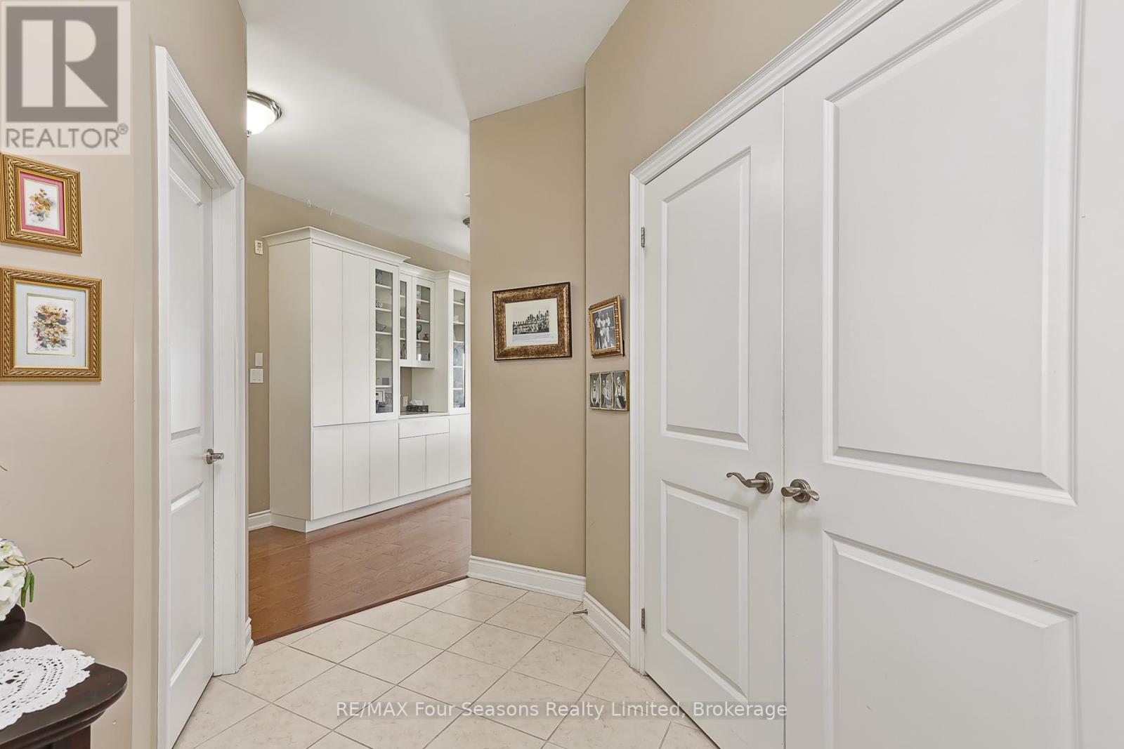 305 - 27 Beaver Street N, Blue Mountains, Ontario  N0H 2P0 - Photo 5 - X12561562