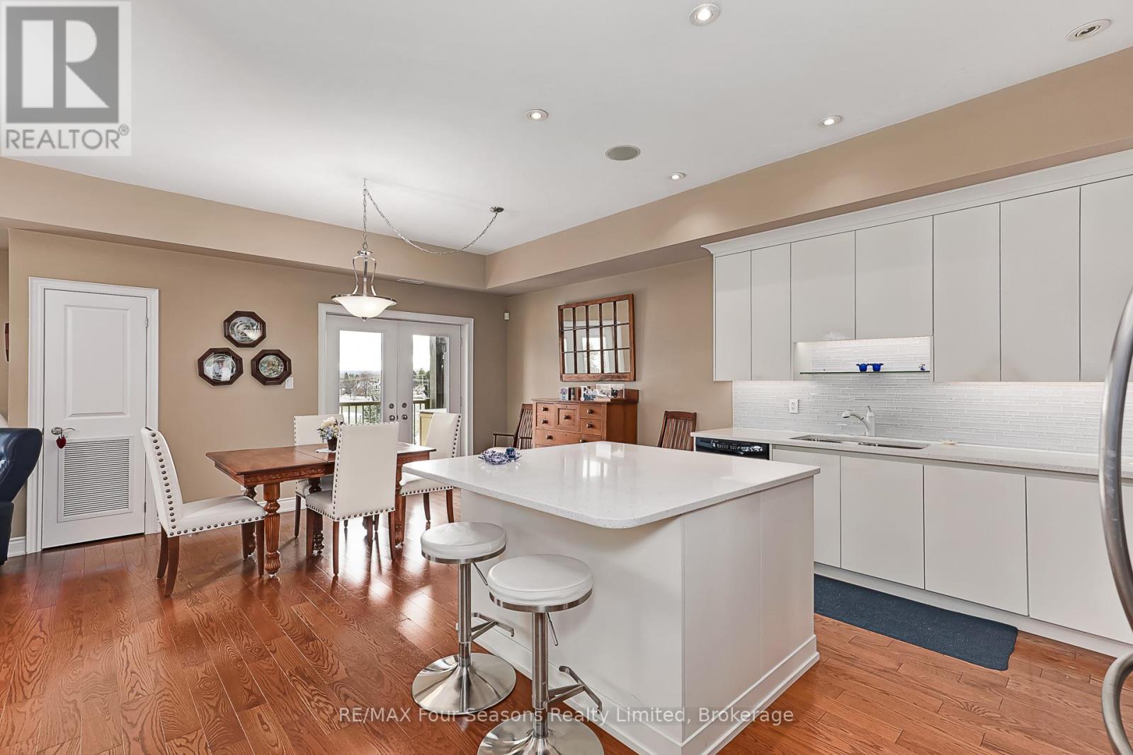 305 - 27 Beaver Street N, Blue Mountains, Ontario  N0H 2P0 - Photo 6 - X12561562