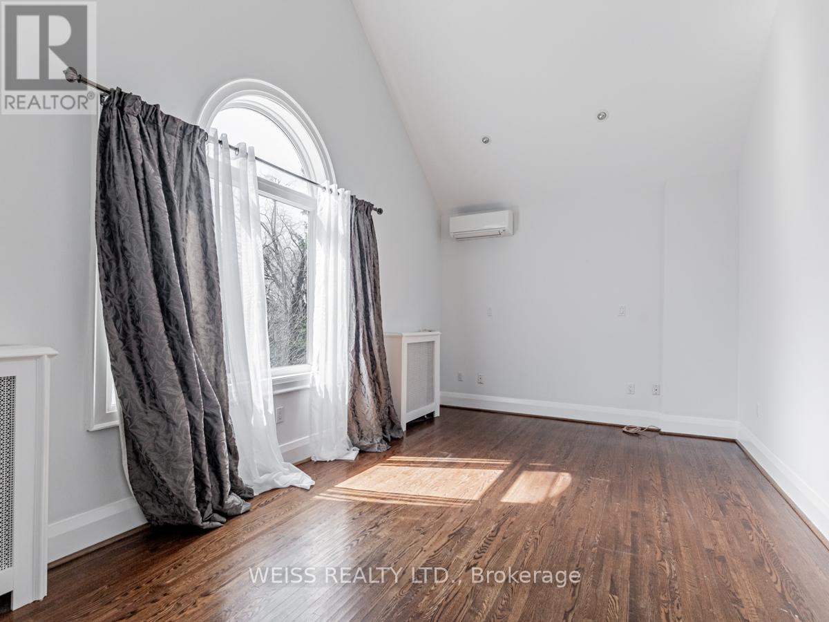 205 Glengrove Avenue, Toronto, Ontario  M4R 1P4 - Photo 18 - C12561454