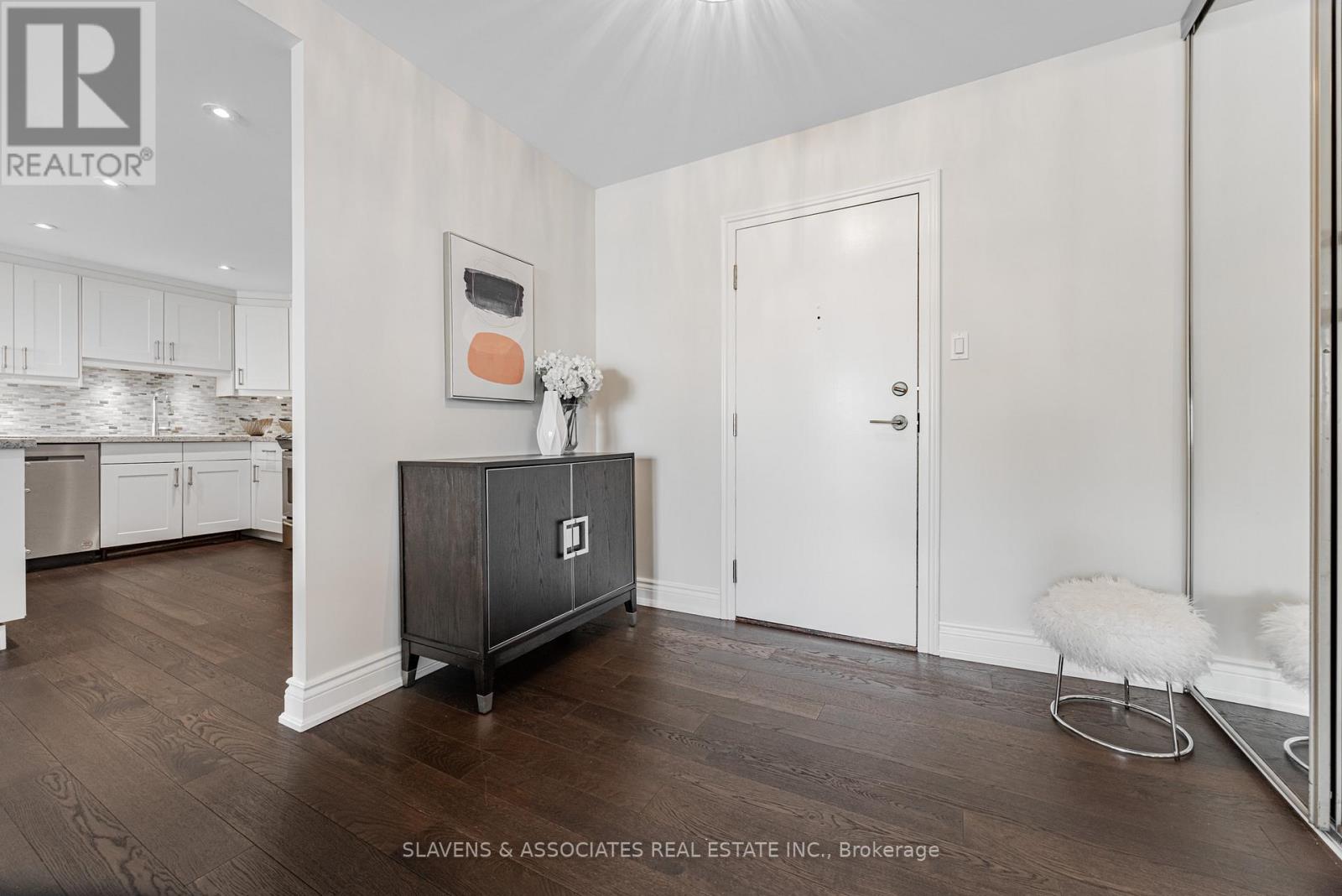 108 - 18 Lower Village Gate, Toronto, Ontario  M5P 3M1 - Photo 3 - C12561548