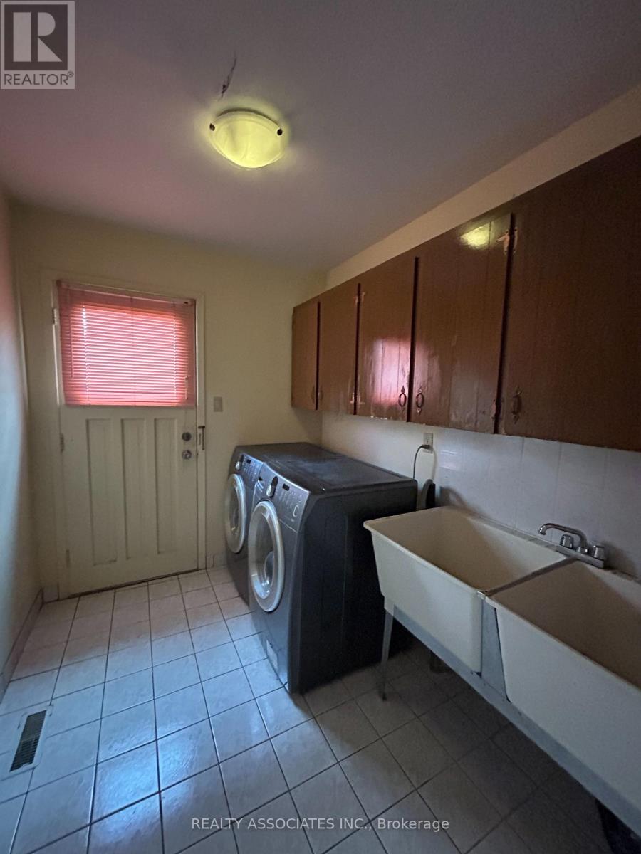 34 Cobblestone Drive, Toronto, Ontario  M2J 2X7 - Photo 16 - C12217782