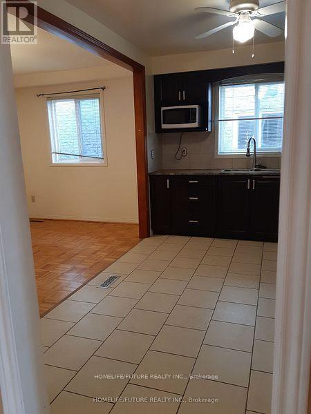 85 Halfmoon Square, Toronto, Ontario  M1C 3V2 - Photo 4 - E12560804