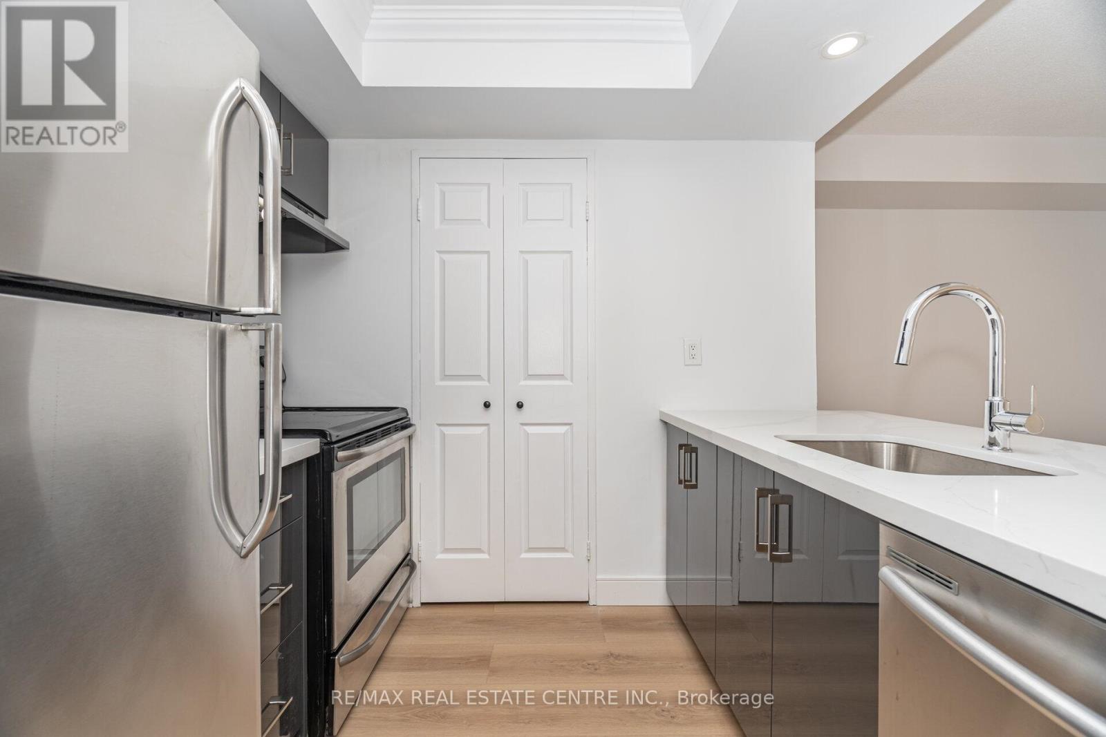 1812 - 265 Enfield Place, Mississauga, Ontario  L5B 3Y6 - Photo 11 - W12553420