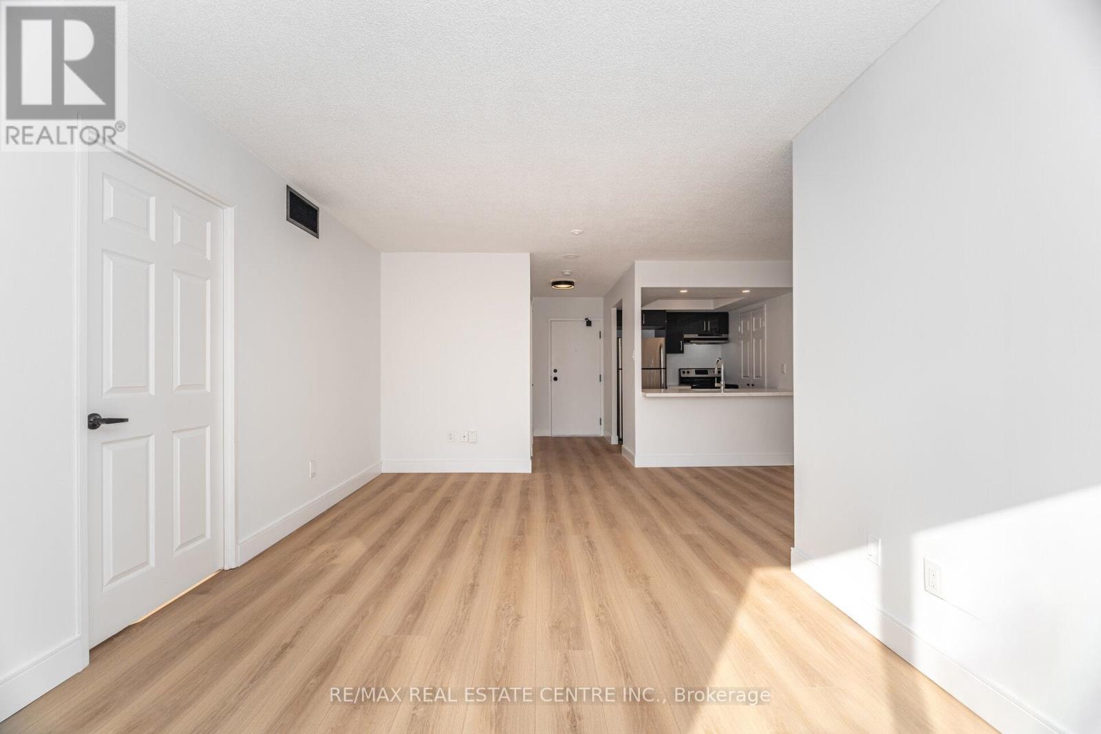 1812 - 265 Enfield Place, Mississauga, Ontario  L5B 3Y6 - Photo 19 - W12553420