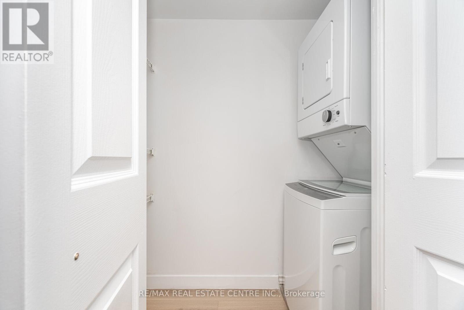 1812 - 265 Enfield Place, Mississauga, Ontario  L5B 3Y6 - Photo 38 - W12553420