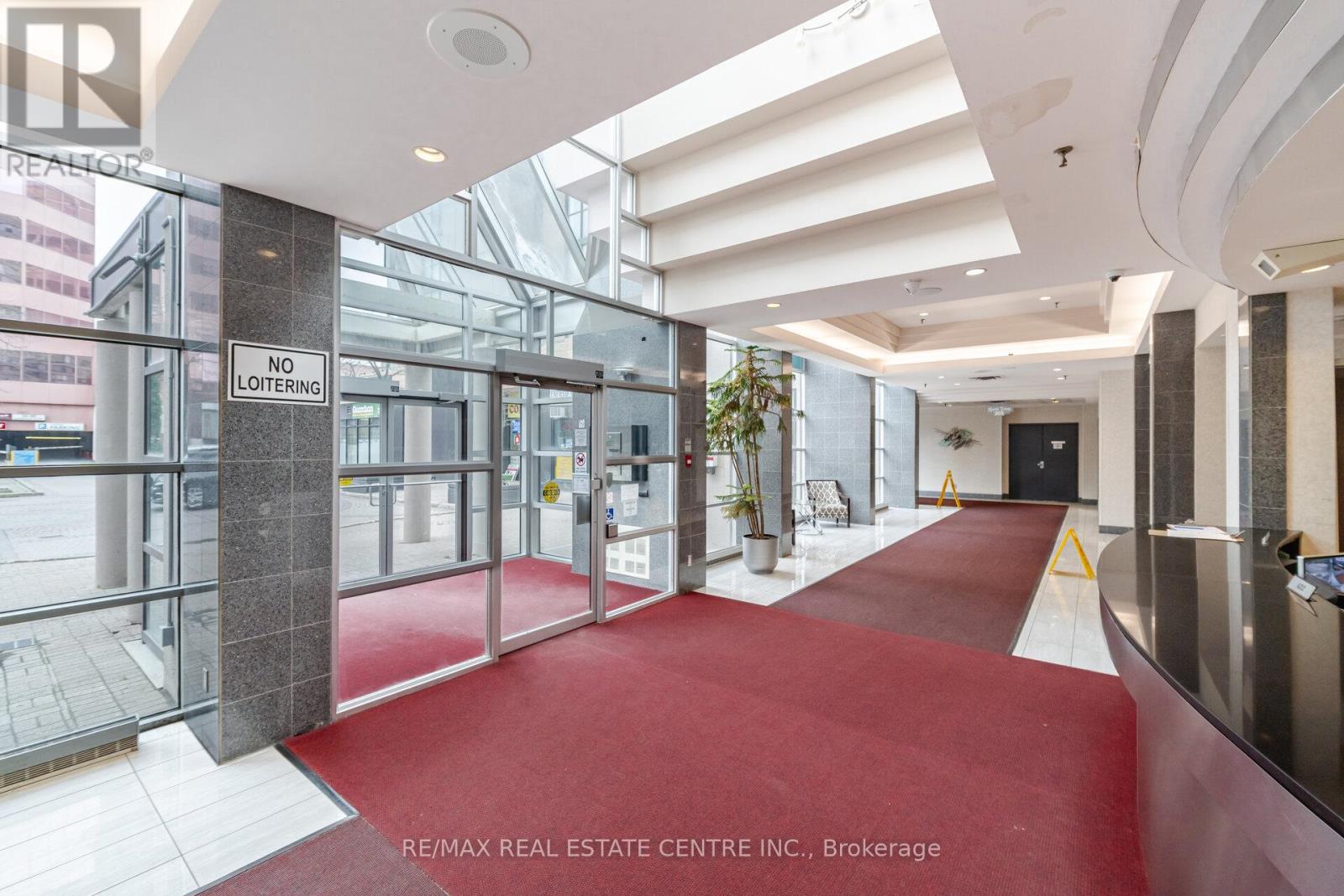 1812 - 265 Enfield Place, Mississauga, Ontario  L5B 3Y6 - Photo 5 - W12553420