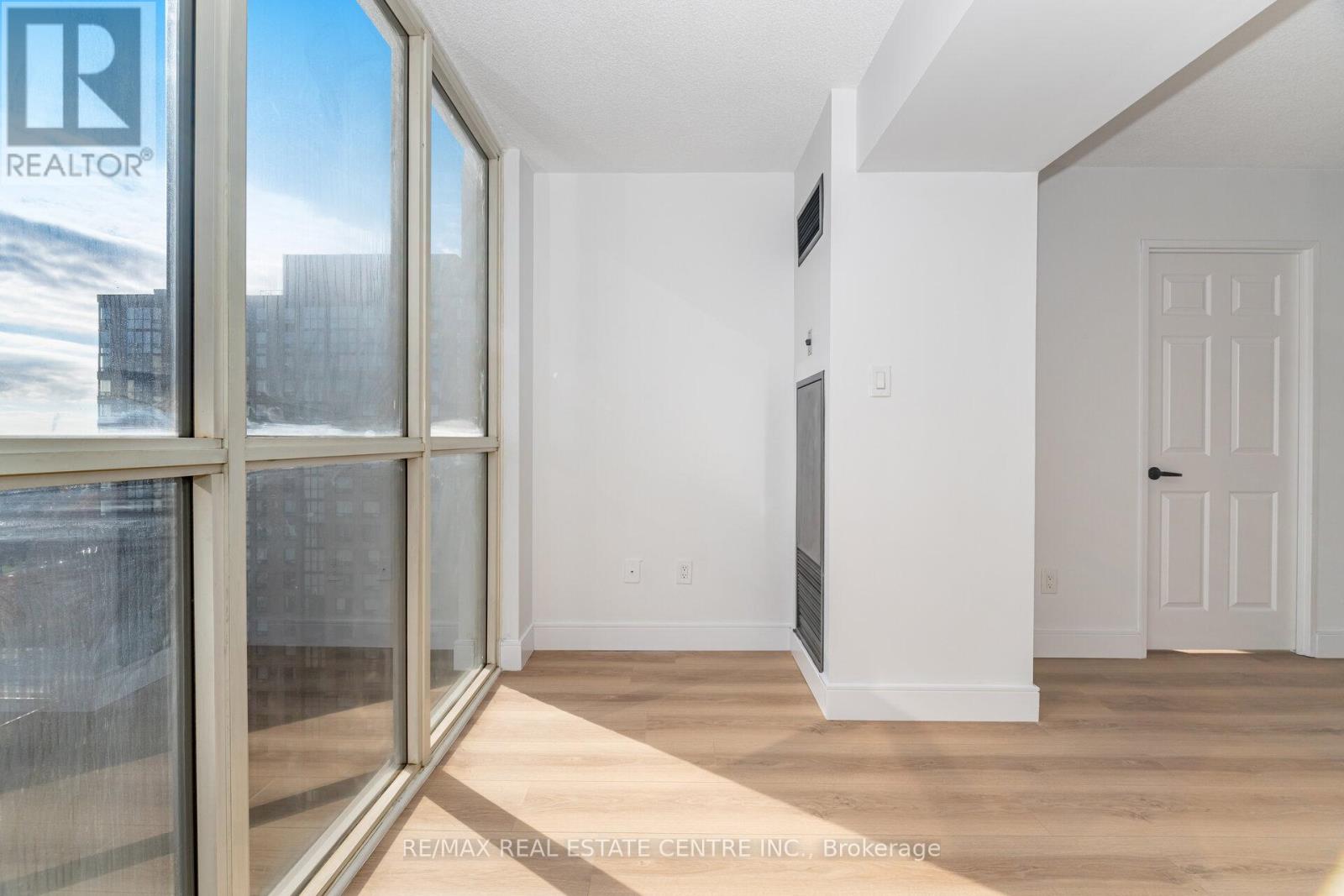 1812 - 265 Enfield Place, Mississauga, Ontario  L5B 3Y6 - Photo 24 - W12553420