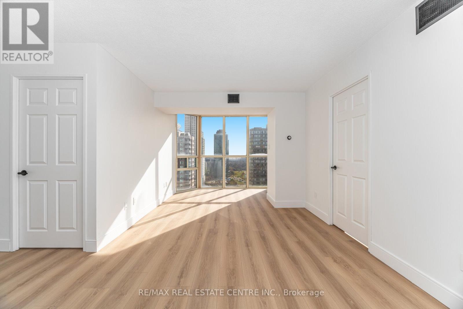 1812 - 265 Enfield Place, Mississauga, Ontario  L5B 3Y6 - Photo 20 - W12553420