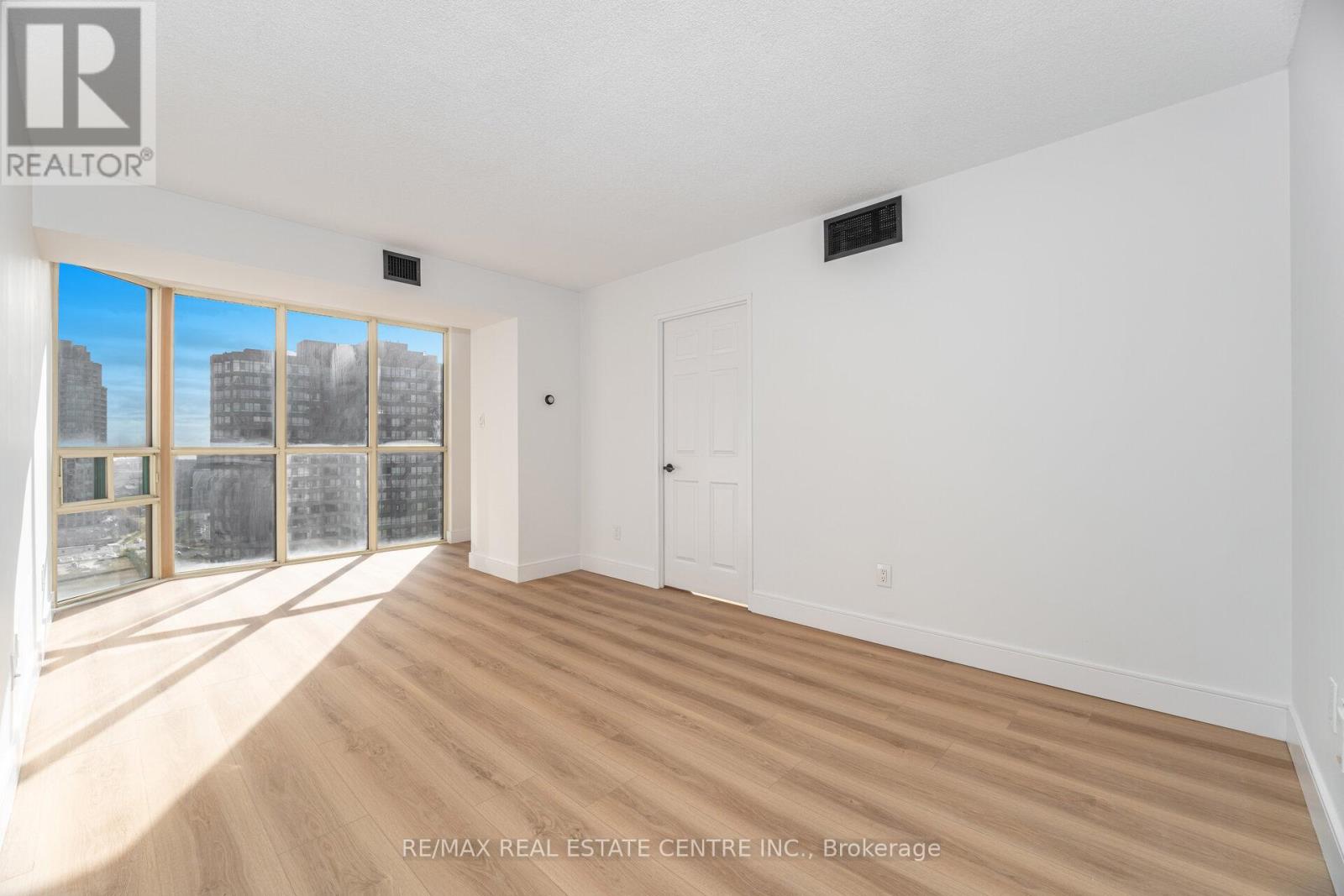 1812 - 265 Enfield Place, Mississauga, Ontario  L5B 3Y6 - Photo 21 - W12553420