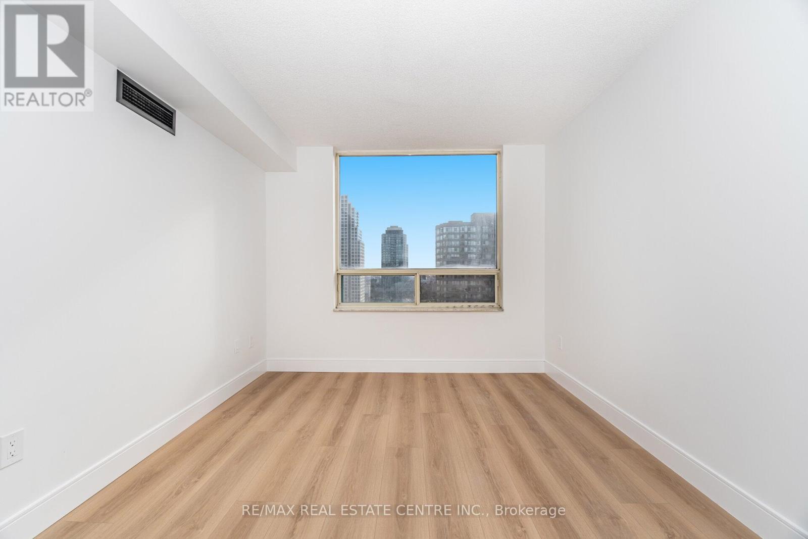 1812 - 265 Enfield Place, Mississauga, Ontario  L5B 3Y6 - Photo 32 - W12553420