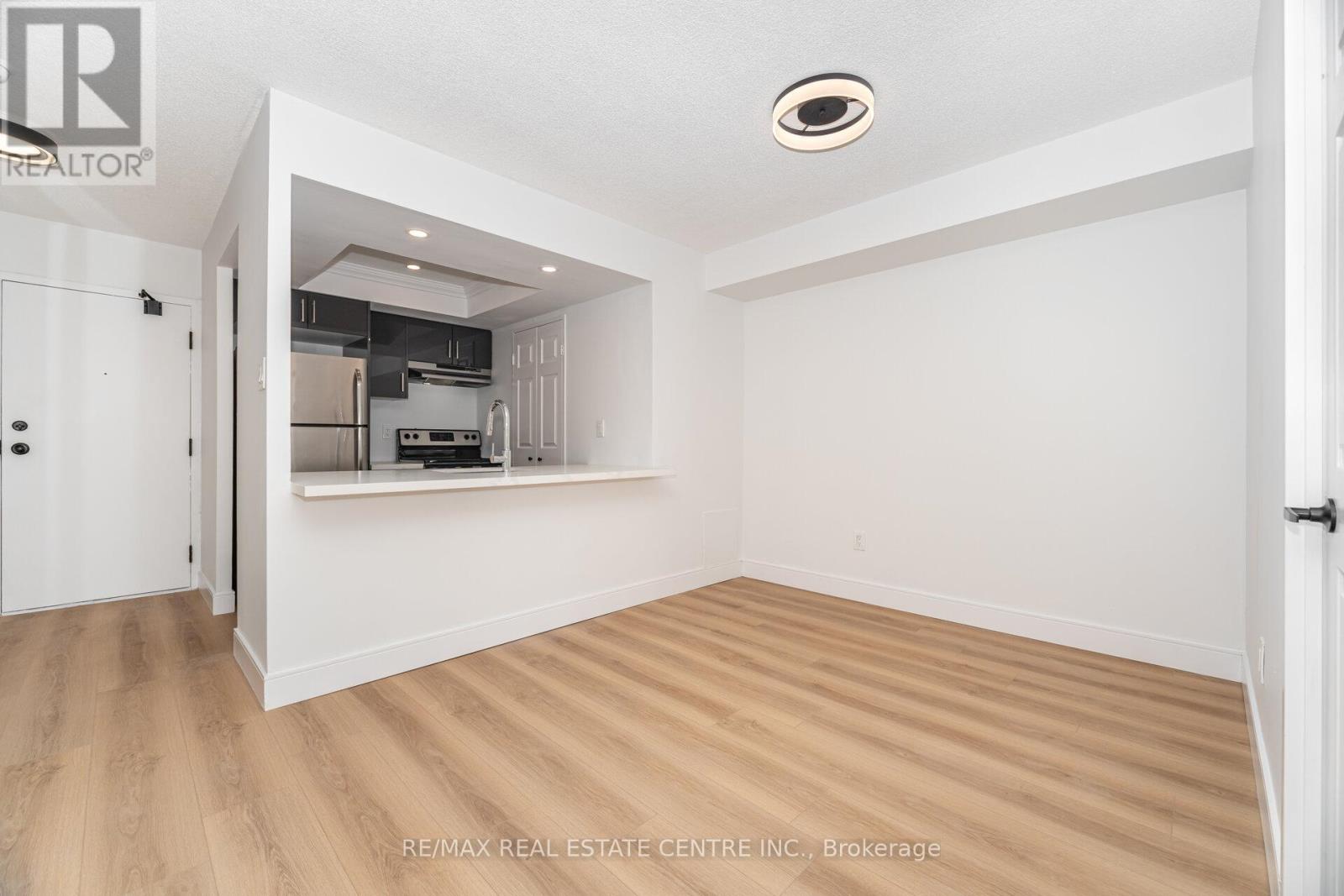 1812 - 265 Enfield Place, Mississauga, Ontario  L5B 3Y6 - Photo 14 - W12553420