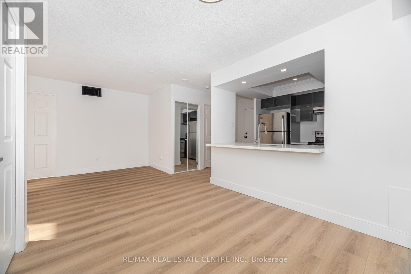 1812 - 265 Enfield Place, Mississauga, Ontario  L5B 3Y6 - Photo 15 - W12553420