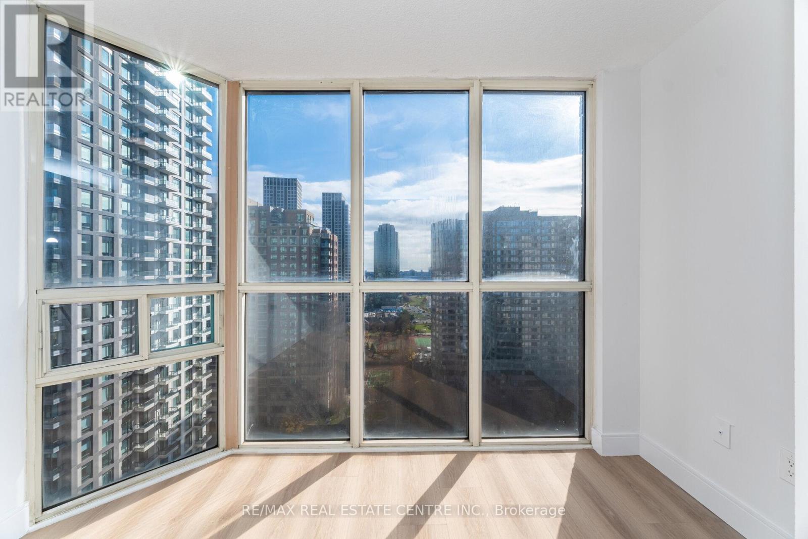 1812 - 265 Enfield Place, Mississauga, Ontario  L5B 3Y6 - Photo 27 - W12553420