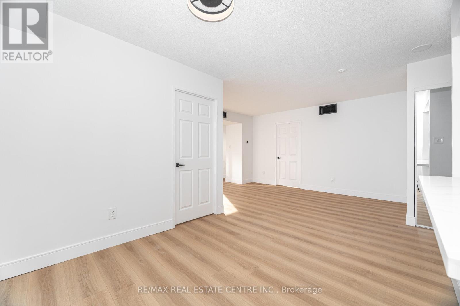 1812 - 265 Enfield Place, Mississauga, Ontario  L5B 3Y6 - Photo 16 - W12553420