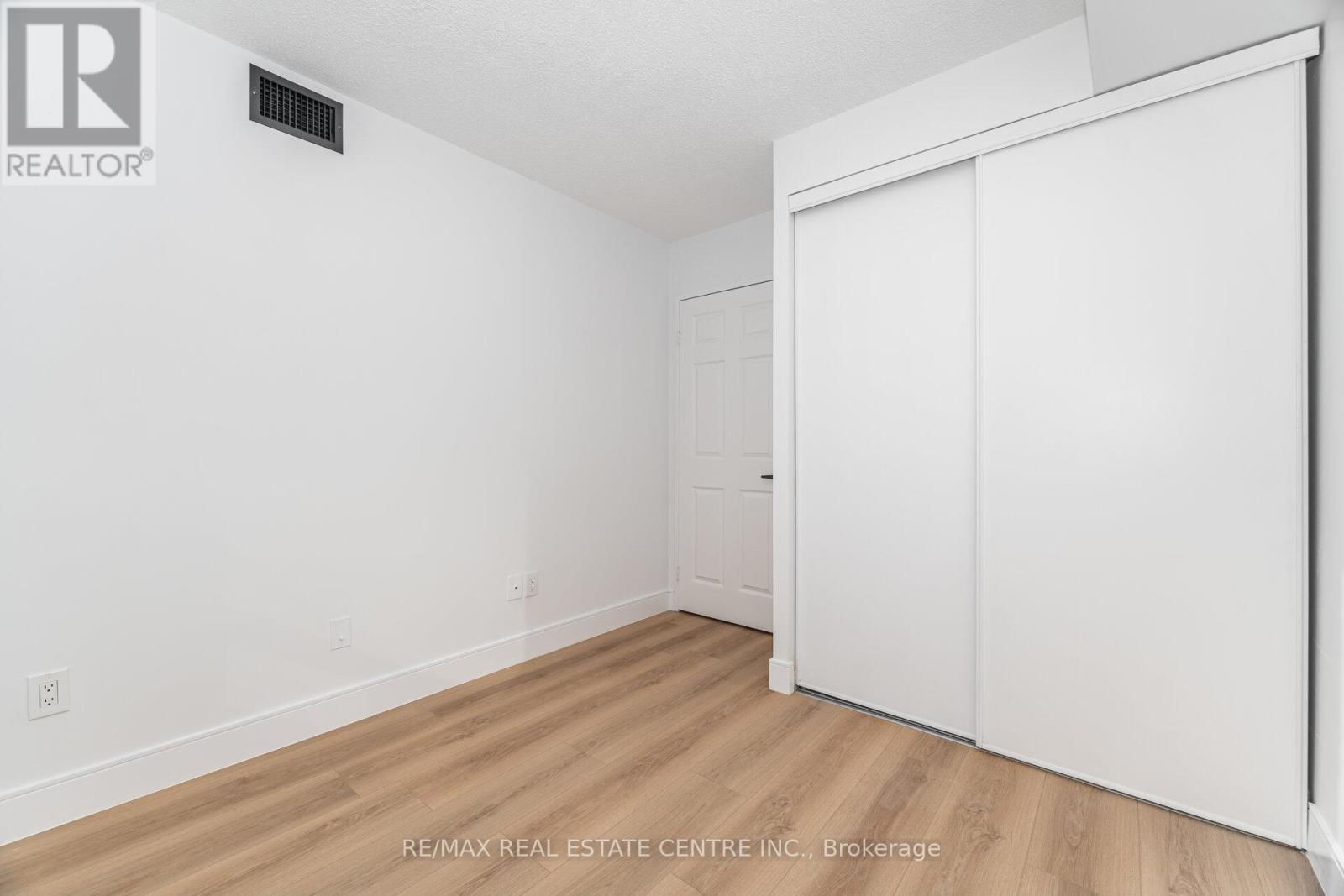 1812 - 265 Enfield Place, Mississauga, Ontario  L5B 3Y6 - Photo 37 - W12553420