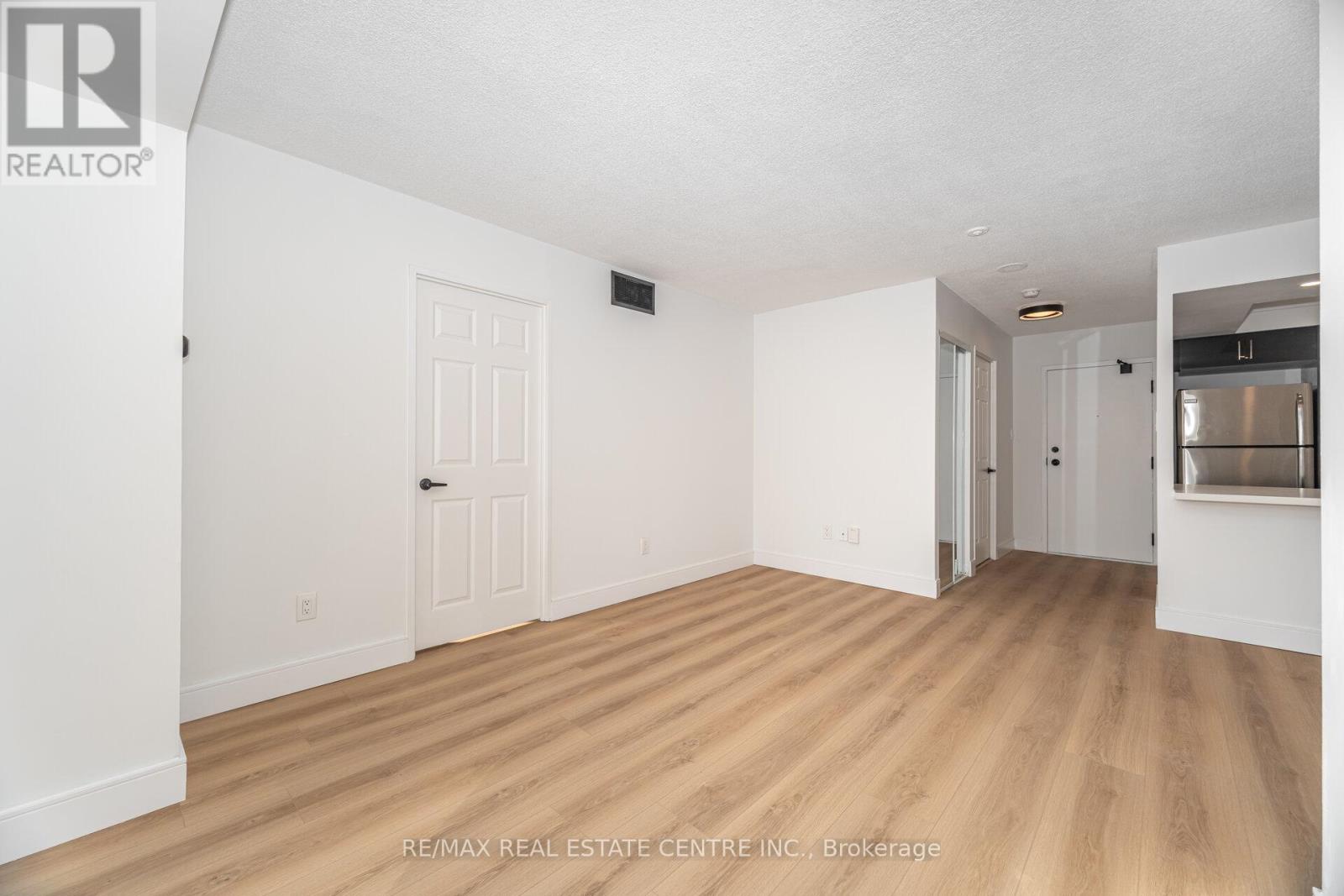 1812 - 265 Enfield Place, Mississauga, Ontario  L5B 3Y6 - Photo 18 - W12553420