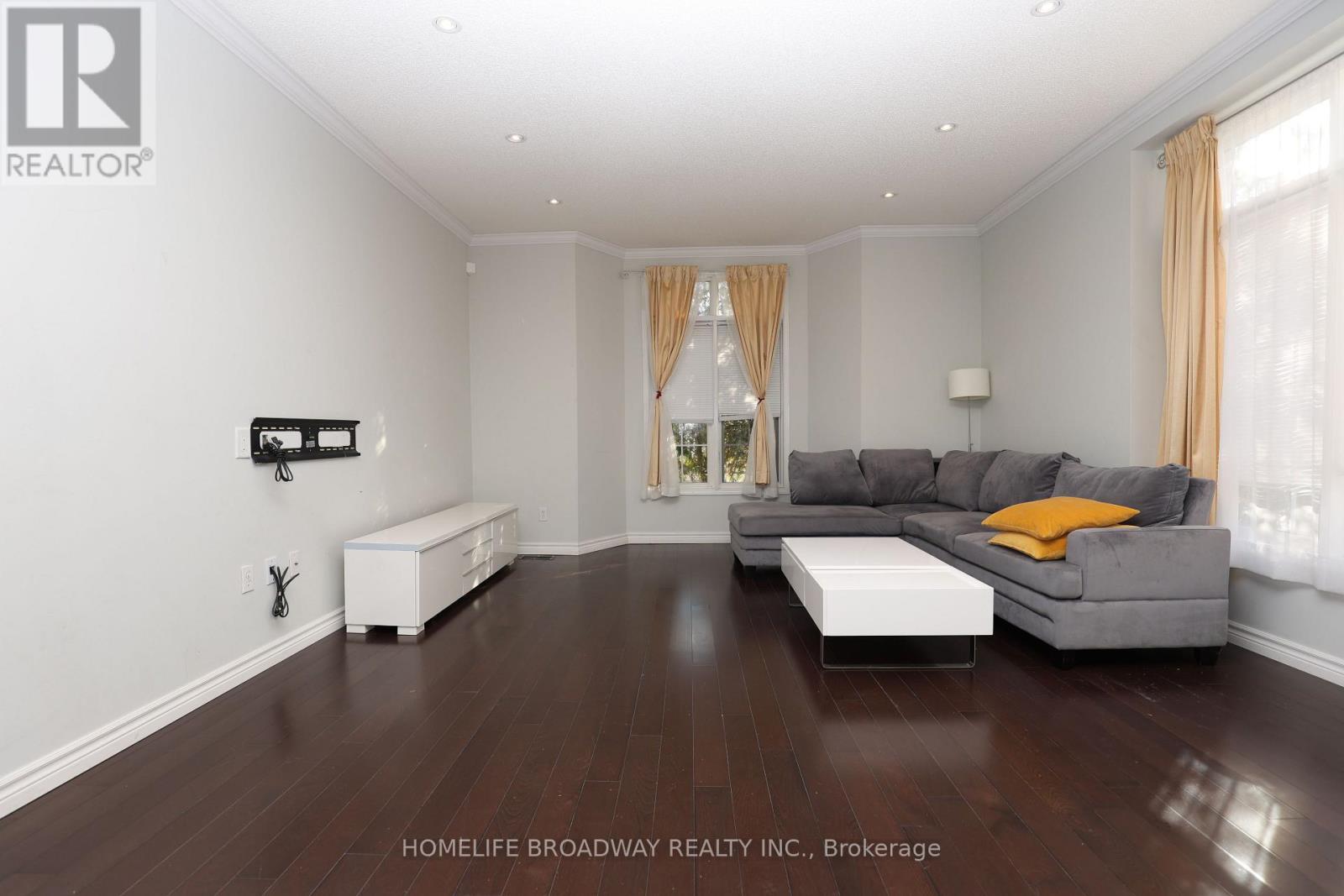 2 Catherina Street, Markham, Ontario  L6C 2G1 - Photo 2 - N12561508