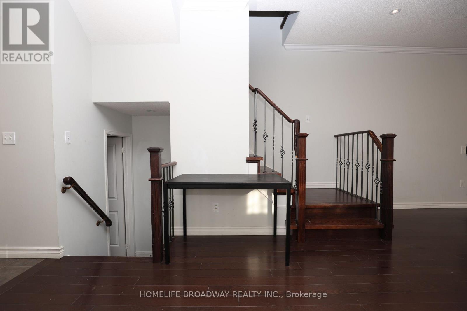 2 Catherina Street, Markham, Ontario  L6C 2G1 - Photo 7 - N12561508