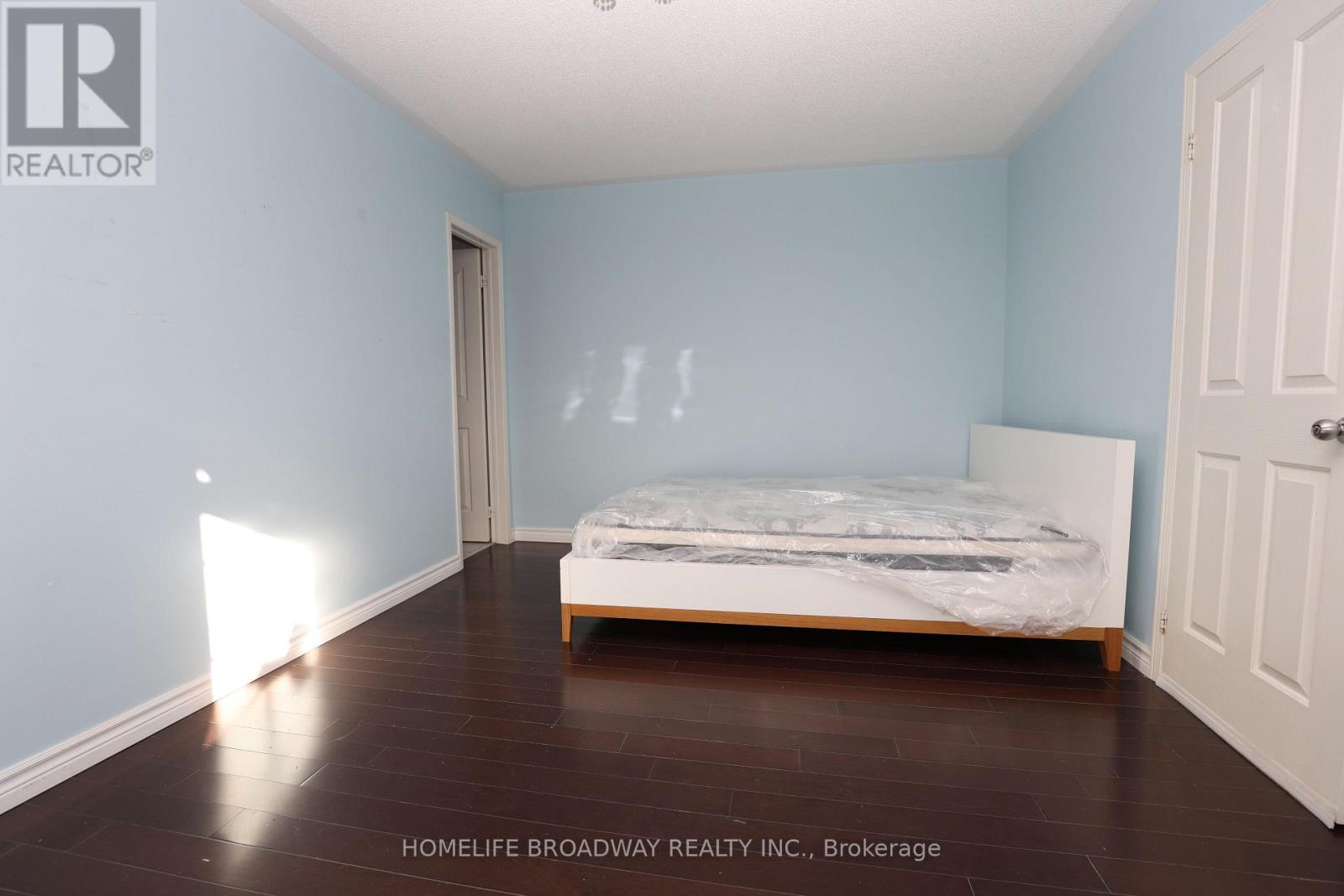 2 Catherina Street, Markham, Ontario  L6C 2G1 - Photo 9 - N12561508