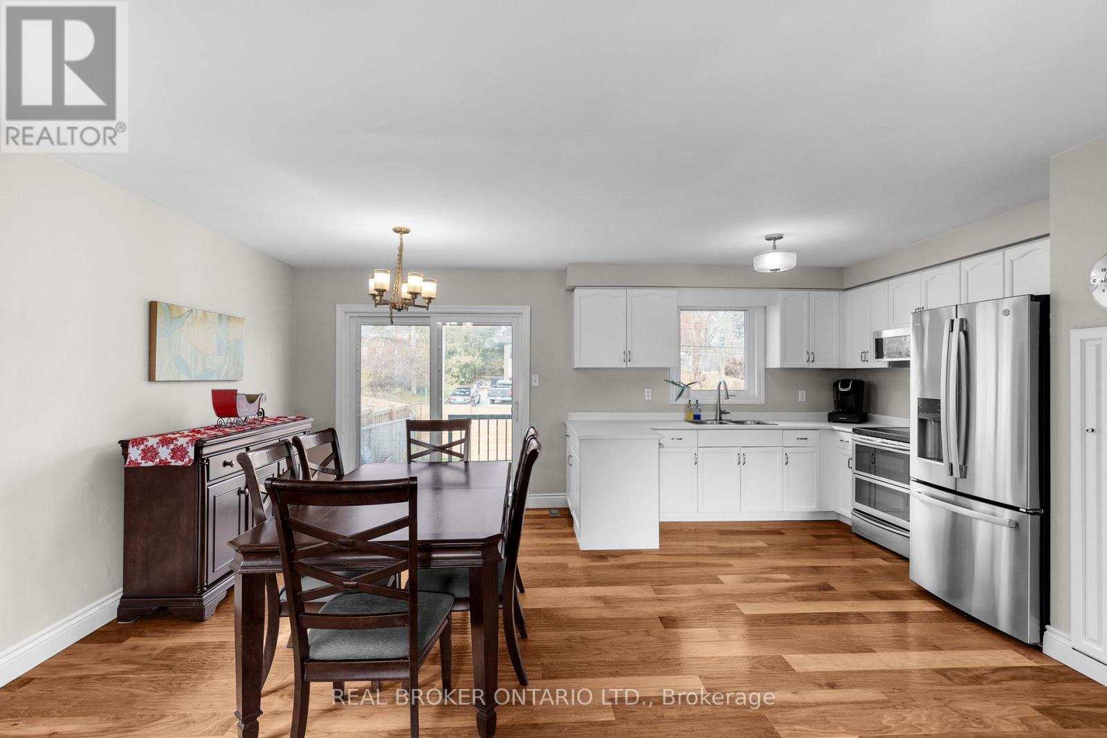 22 Countryside Court, Bradford West Gwillimbury, Ontario  L3Z 2Z8 - Photo 10 - N12561558