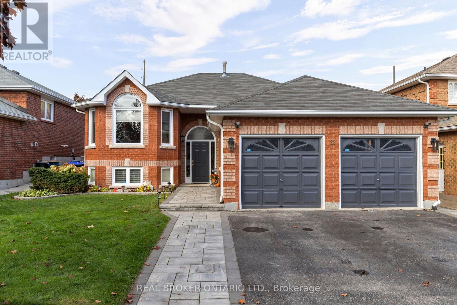 22 Countryside Court, Bradford West Gwillimbury, Ontario  L3Z 2Z8 - Photo 2 - N12561558