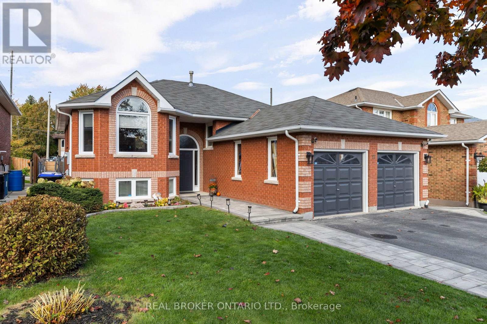 22 Countryside Court, Bradford West Gwillimbury, Ontario  L3Z 2Z8 - Photo 3 - N12561558