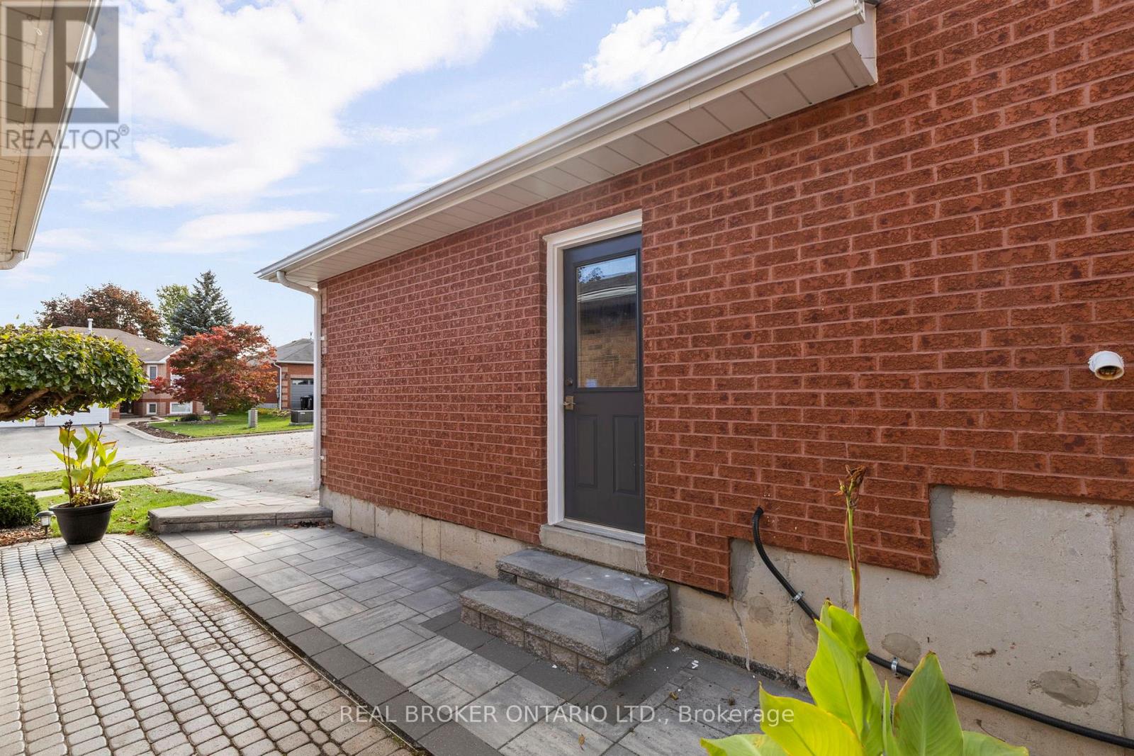 22 Countryside Court, Bradford West Gwillimbury, Ontario  L3Z 2Z8 - Photo 5 - N12561558