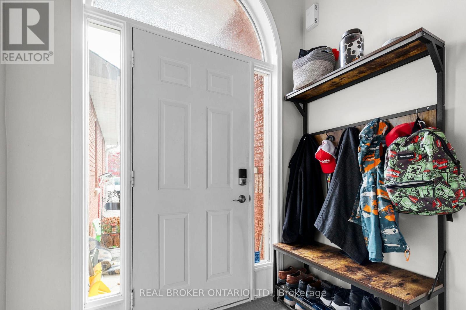 22 Countryside Court, Bradford West Gwillimbury, Ontario  L3Z 2Z8 - Photo 6 - N12561558