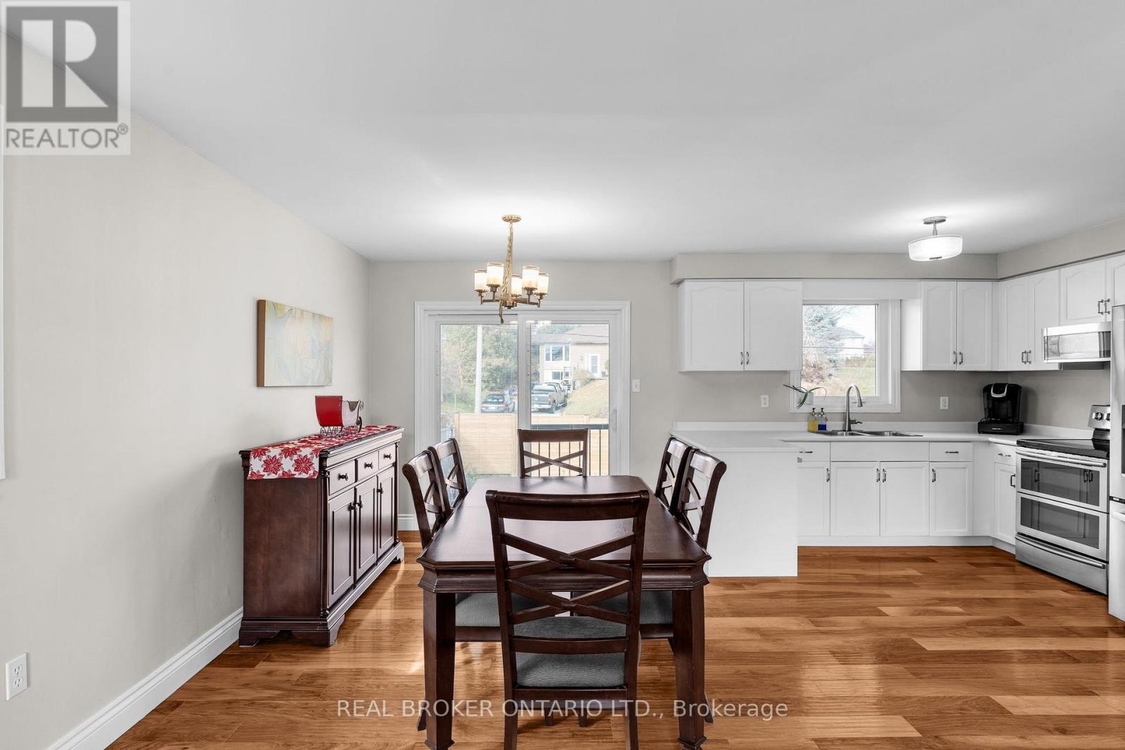 22 Countryside Court, Bradford West Gwillimbury, Ontario  L3Z 2Z8 - Photo 9 - N12561558