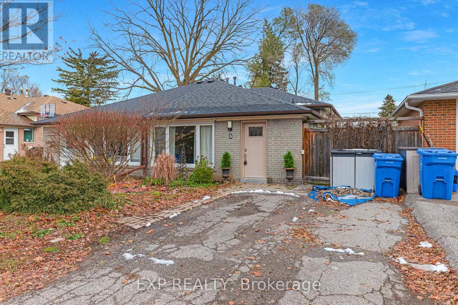 5 Kitimat Crescent, Aurora, Ontario  L4G 3C2 - Photo 2 - N12561560