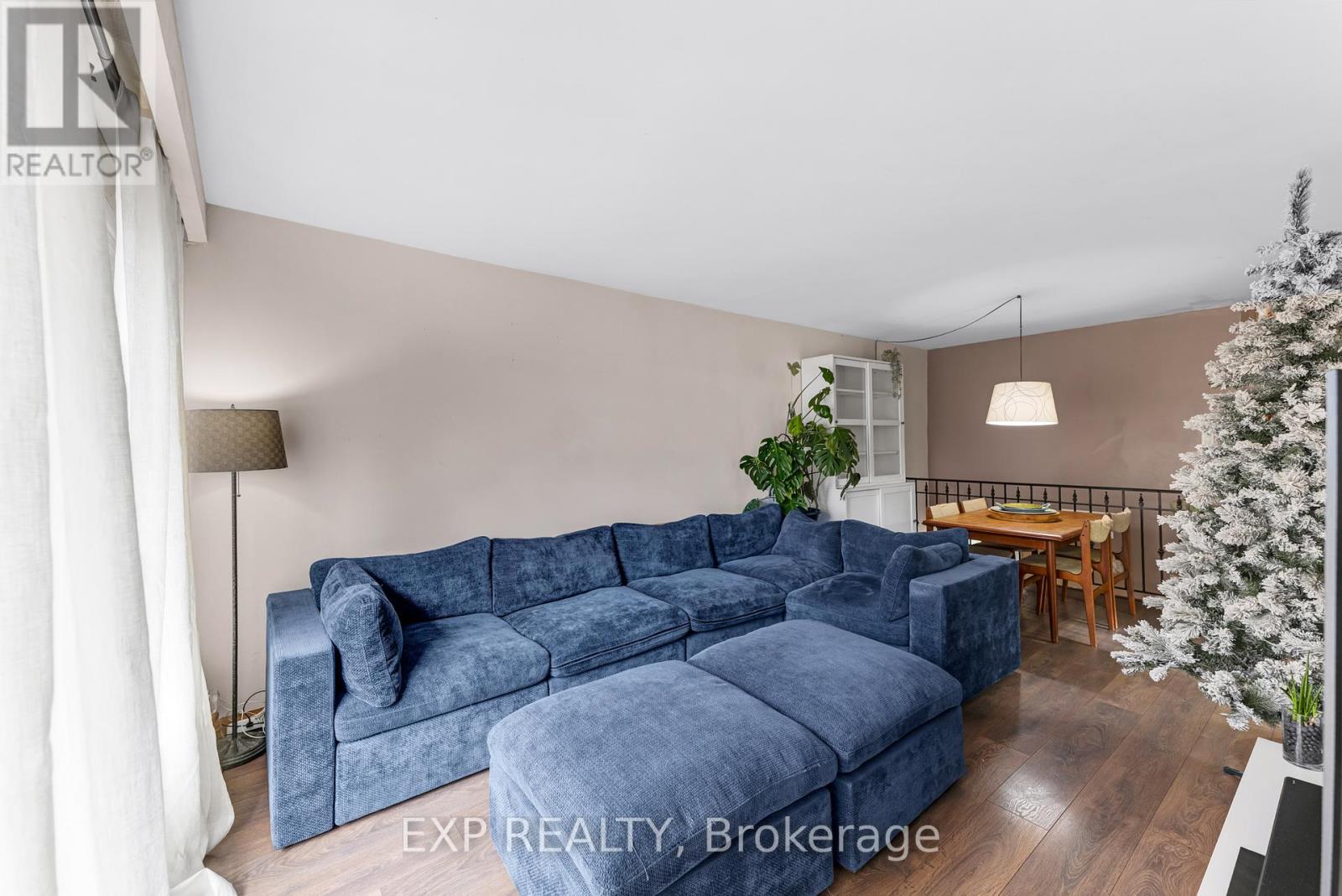 5 Kitimat Crescent, Aurora, Ontario  L4G 3C2 - Photo 3 - N12561560