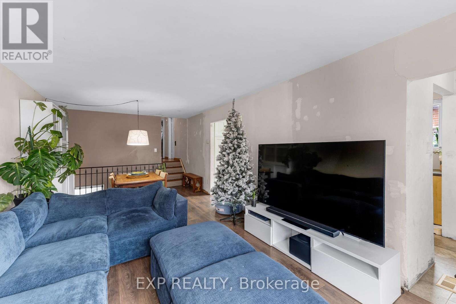 5 Kitimat Crescent, Aurora, Ontario  L4G 3C2 - Photo 4 - N12561560