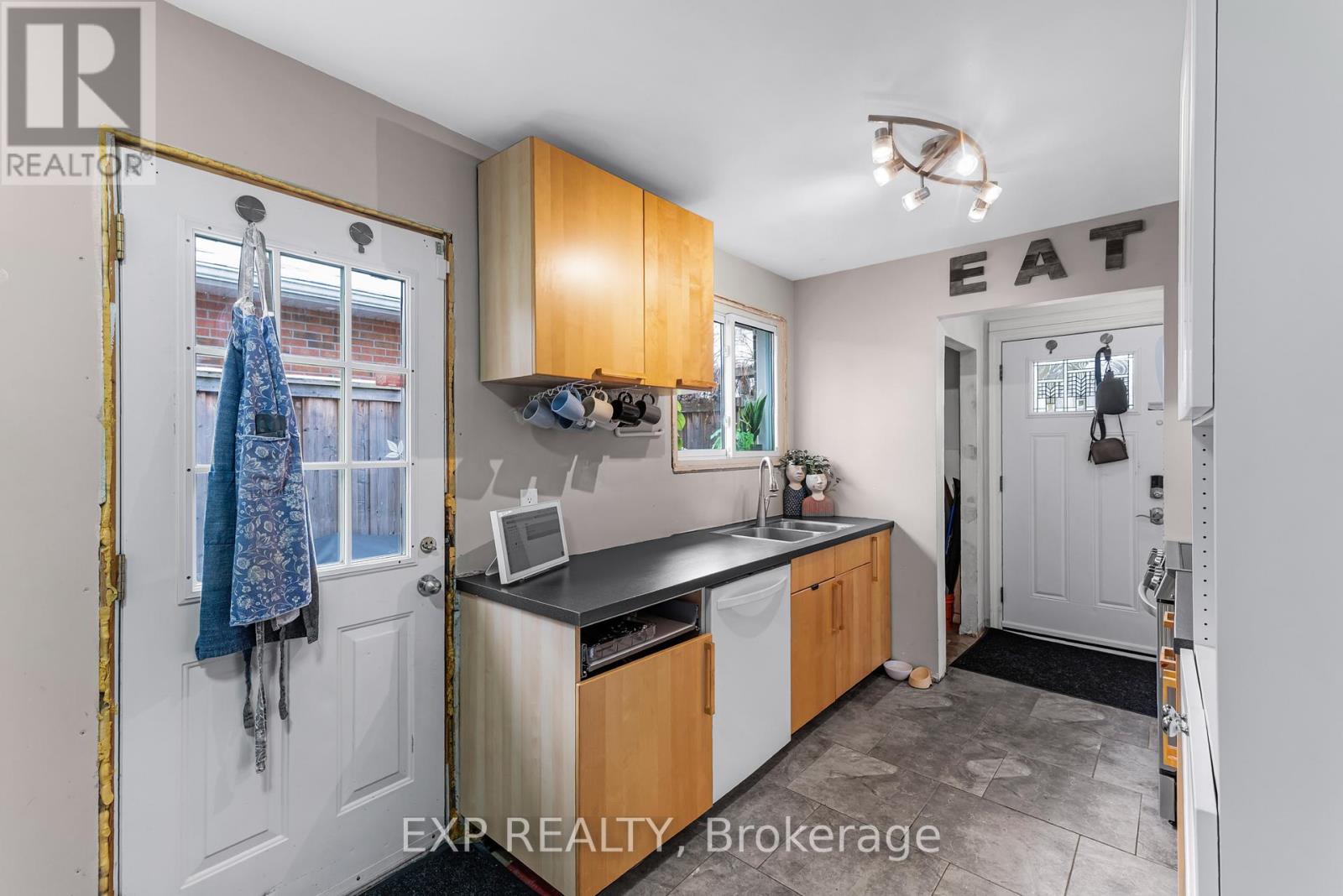 5 Kitimat Crescent, Aurora, Ontario  L4G 3C2 - Photo 7 - N12561560