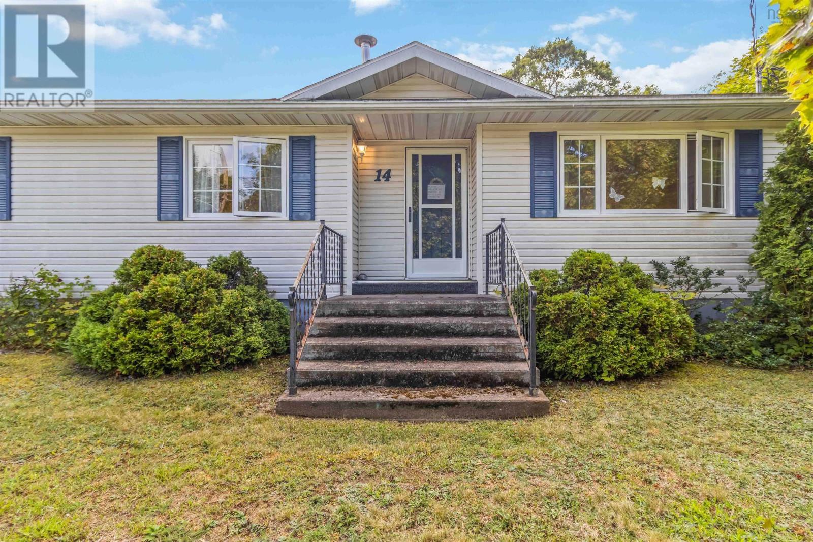 14 Bennett Avenue, Bridgewater, Nova Scotia  B4V 3A9 - Photo 3 - 202523245