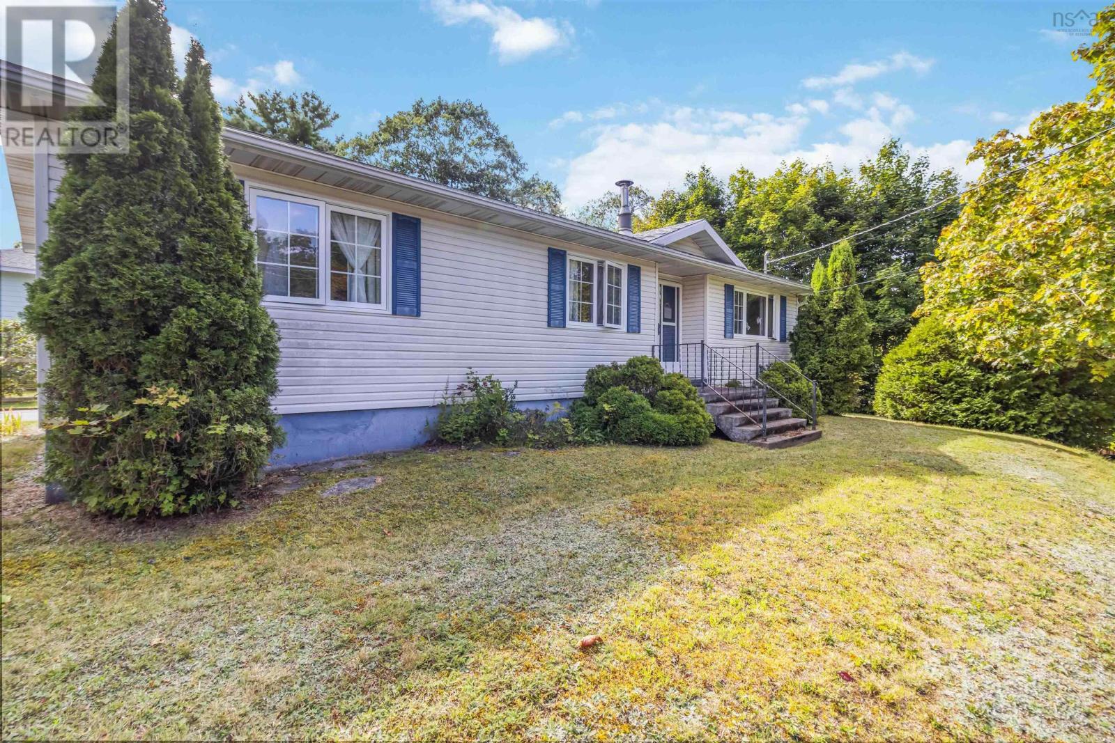 14 Bennett Avenue, Bridgewater, Nova Scotia  B4V 3A9 - Photo 5 - 202523245