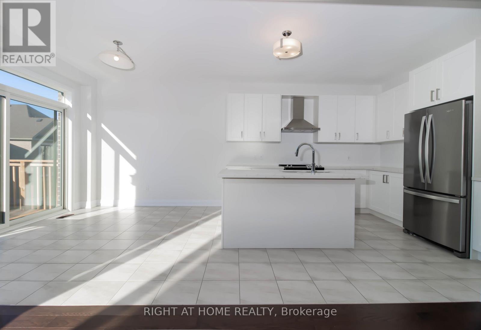 6 Periwinkle Road, Springwater, Ontario  L0L 1Y3 - Photo 12 - S12561452