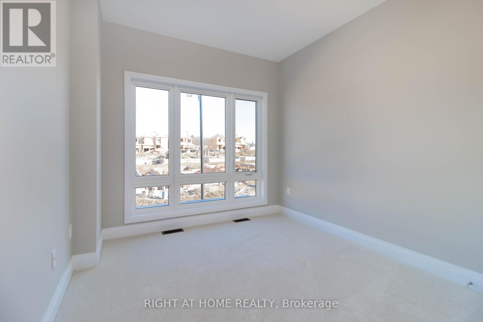 6 Periwinkle Road, Springwater, Ontario  L0L 1Y3 - Photo 18 - S12561452