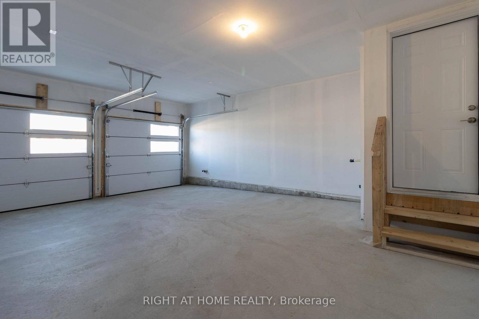 6 Periwinkle Road, Springwater, Ontario  L0L 1Y3 - Photo 38 - S12561452