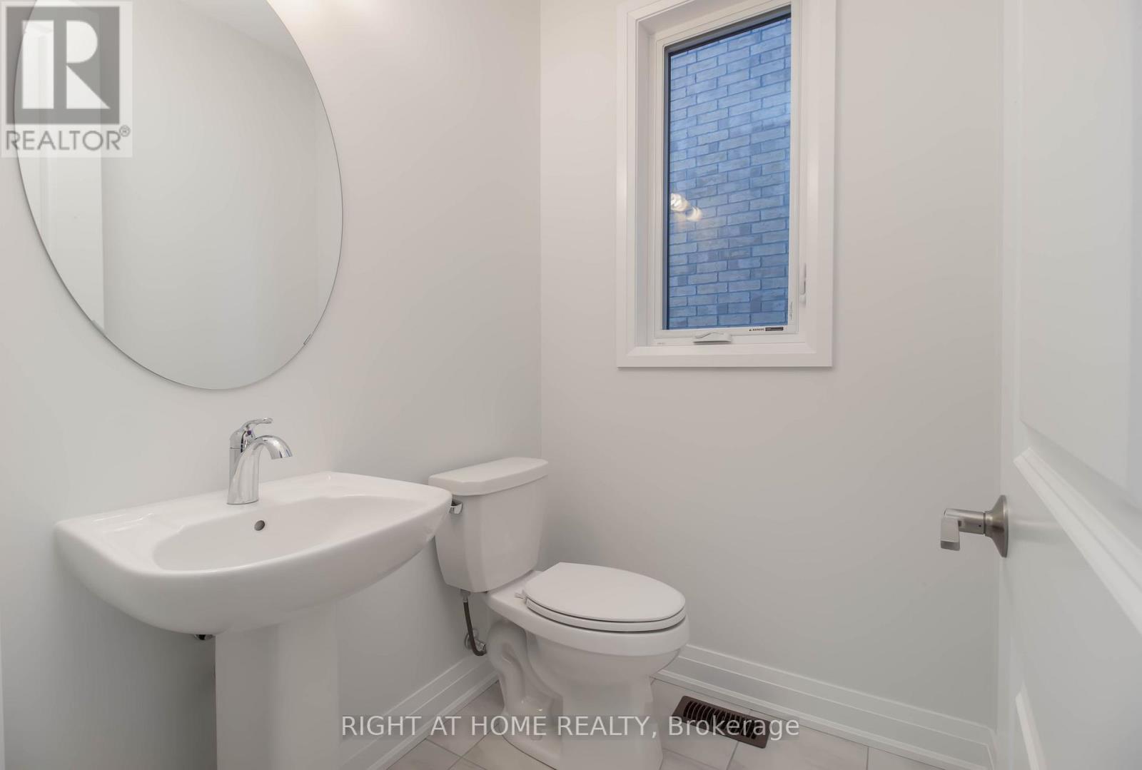 6 Periwinkle Road, Springwater, Ontario  L0L 1Y3 - Photo 5 - S12561452