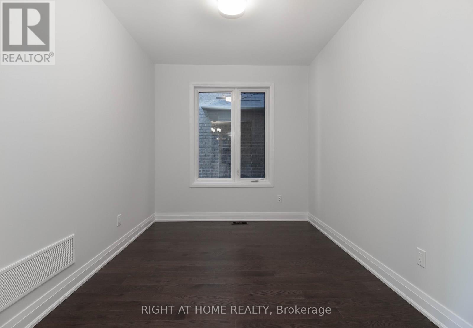 6 Periwinkle Road, Springwater, Ontario  L0L 1Y3 - Photo 7 - S12561452