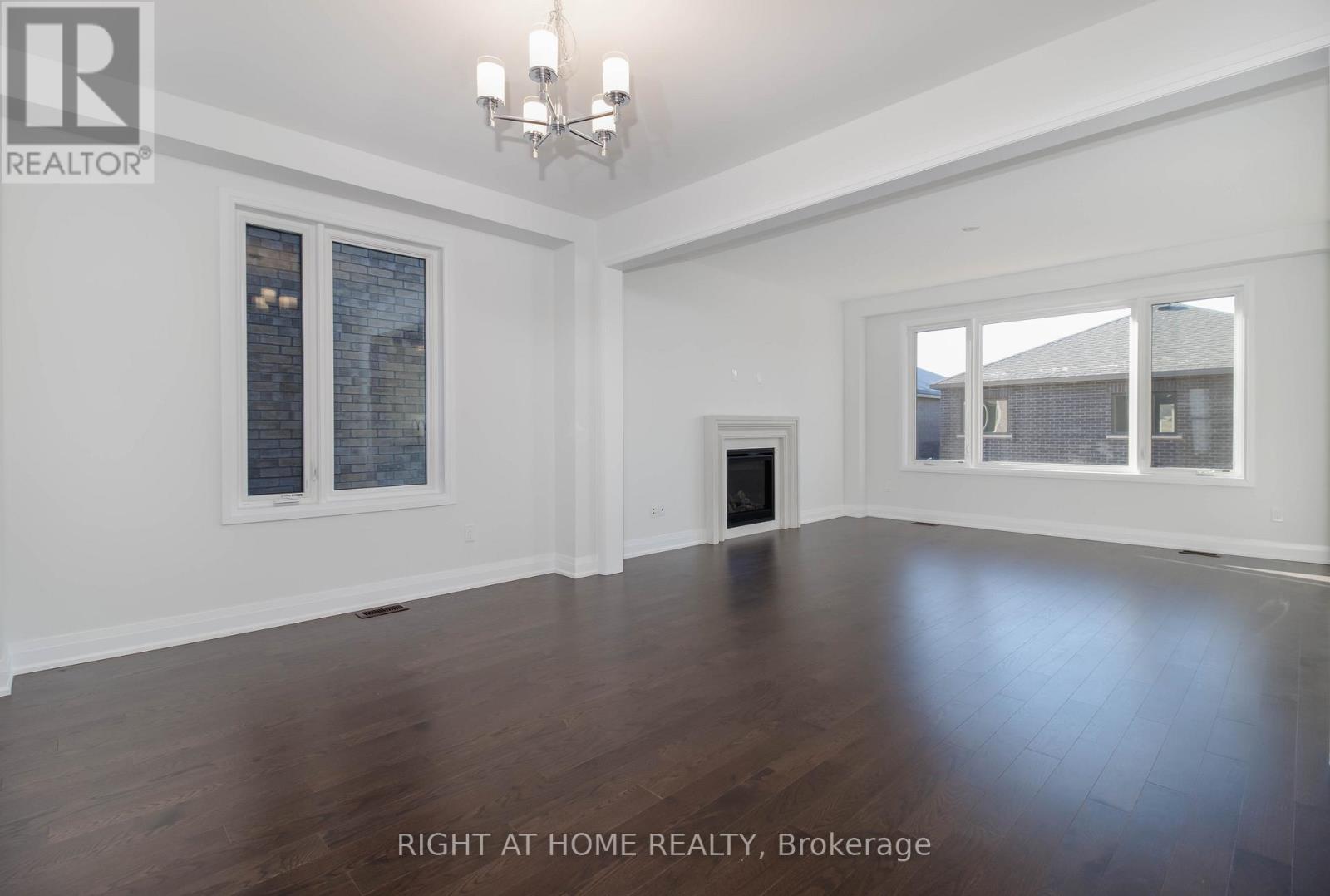 6 Periwinkle Road, Springwater, Ontario  L0L 1Y3 - Photo 8 - S12561452