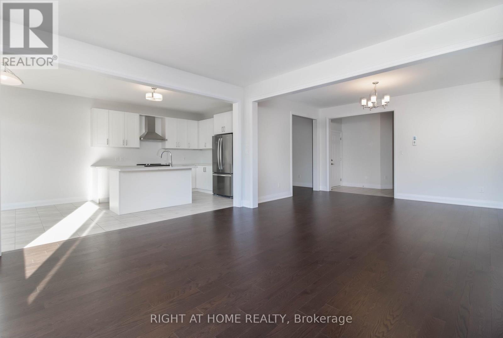 6 Periwinkle Road, Springwater, Ontario  L0L 1Y3 - Photo 9 - S12561452