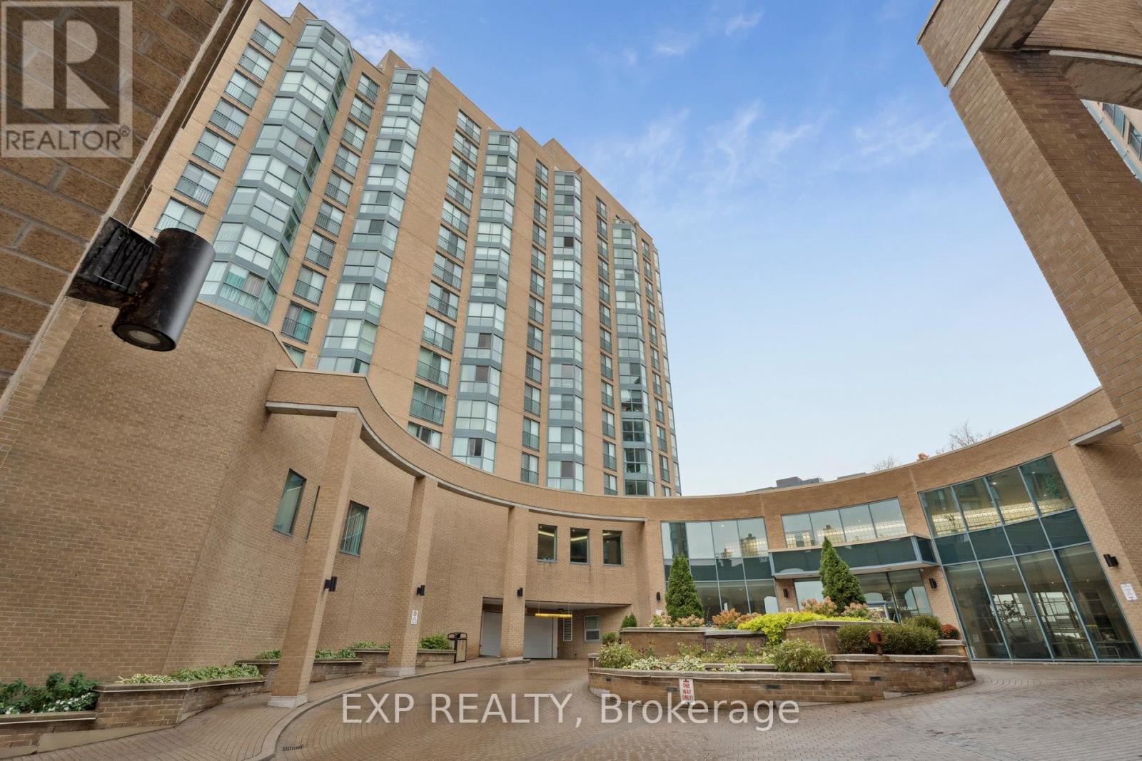 301 - 140 Dunlop Street E, Barrie, Ontario  L4M 6H9 - Photo 2 - S12561472
